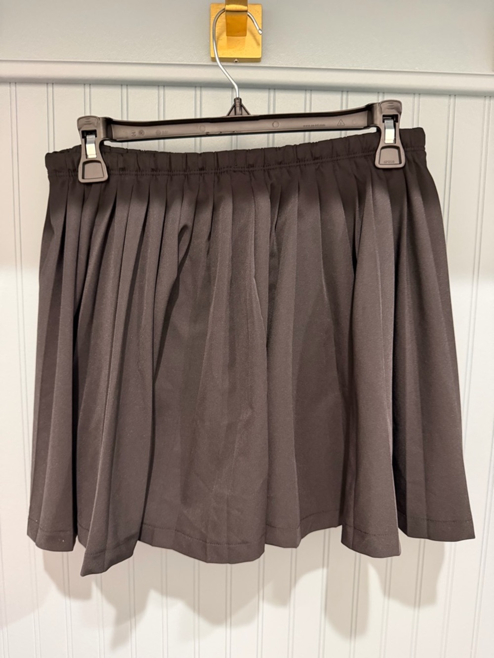 Pleated Vuori Black Women's Skirt - Classic Tennis Style - Picture 4 of 4